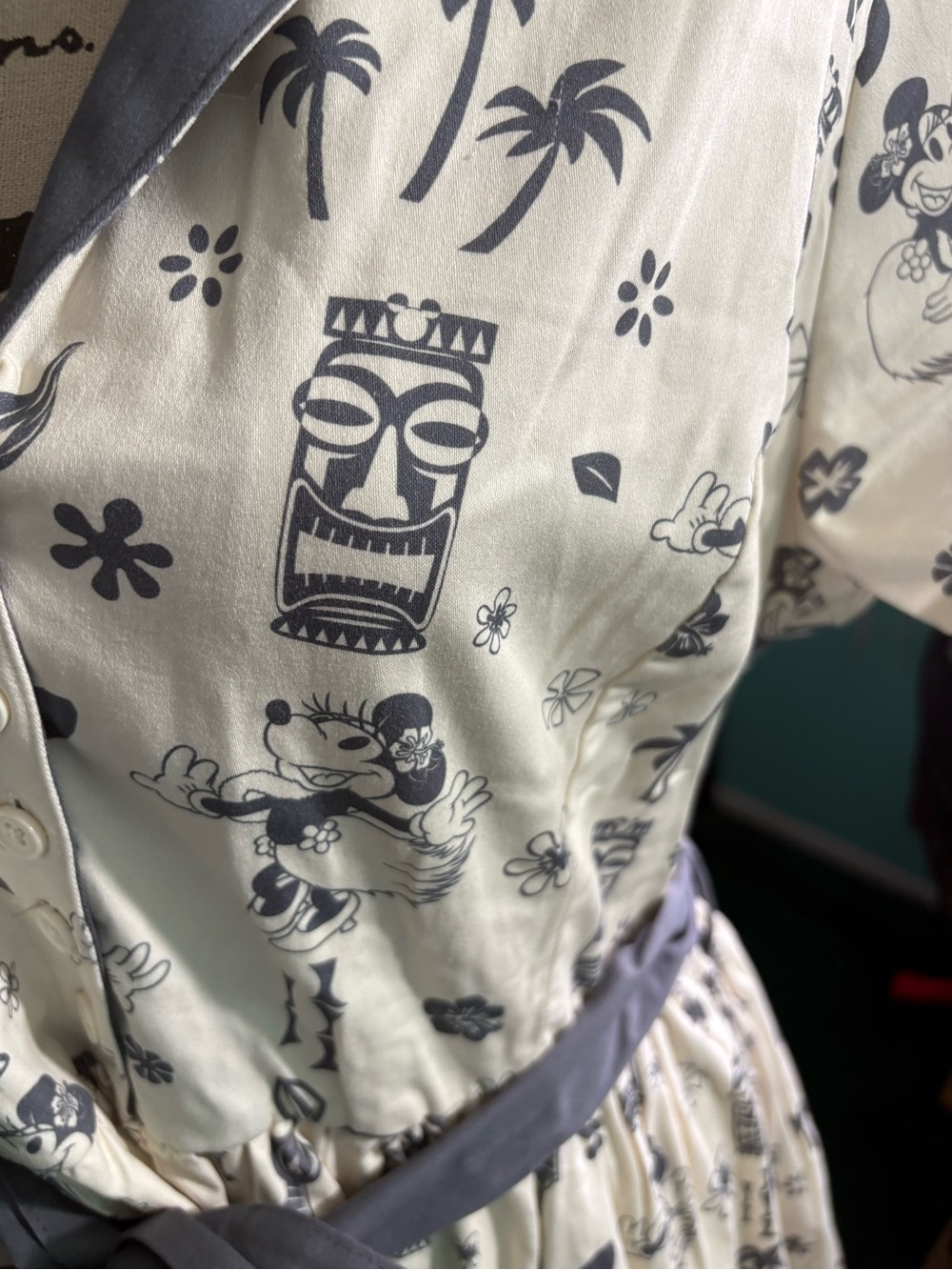Disney Tiki Minnie Mouse tropical print Short Sleeve Dress with belt tie - Picture 3 of 5